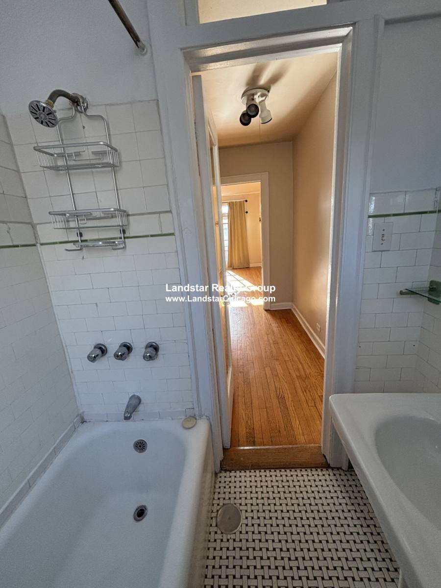 Apartment for rent at 911 Elmwood #E3, Evanston, IL 60202