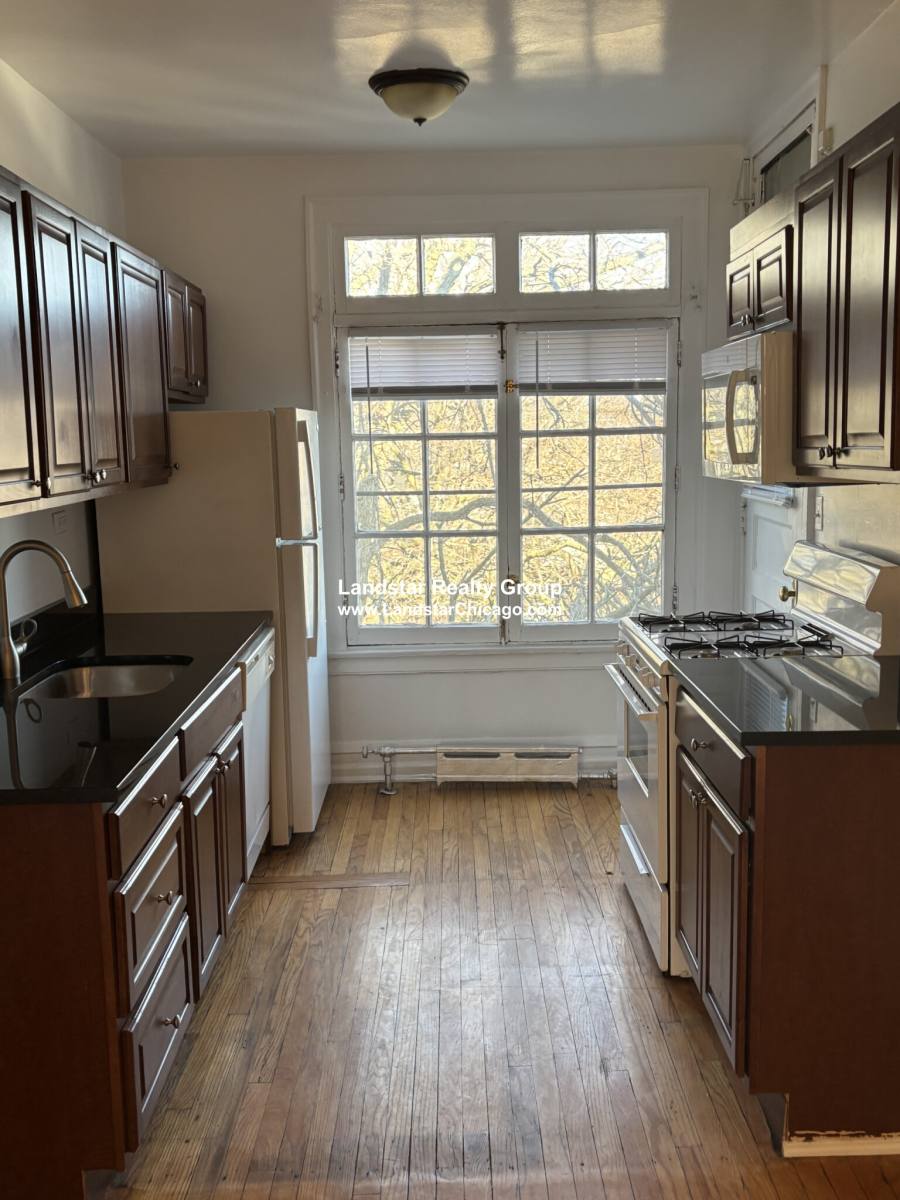 Apartment for rent at 911 Elmwood #E3, Evanston, IL 60202