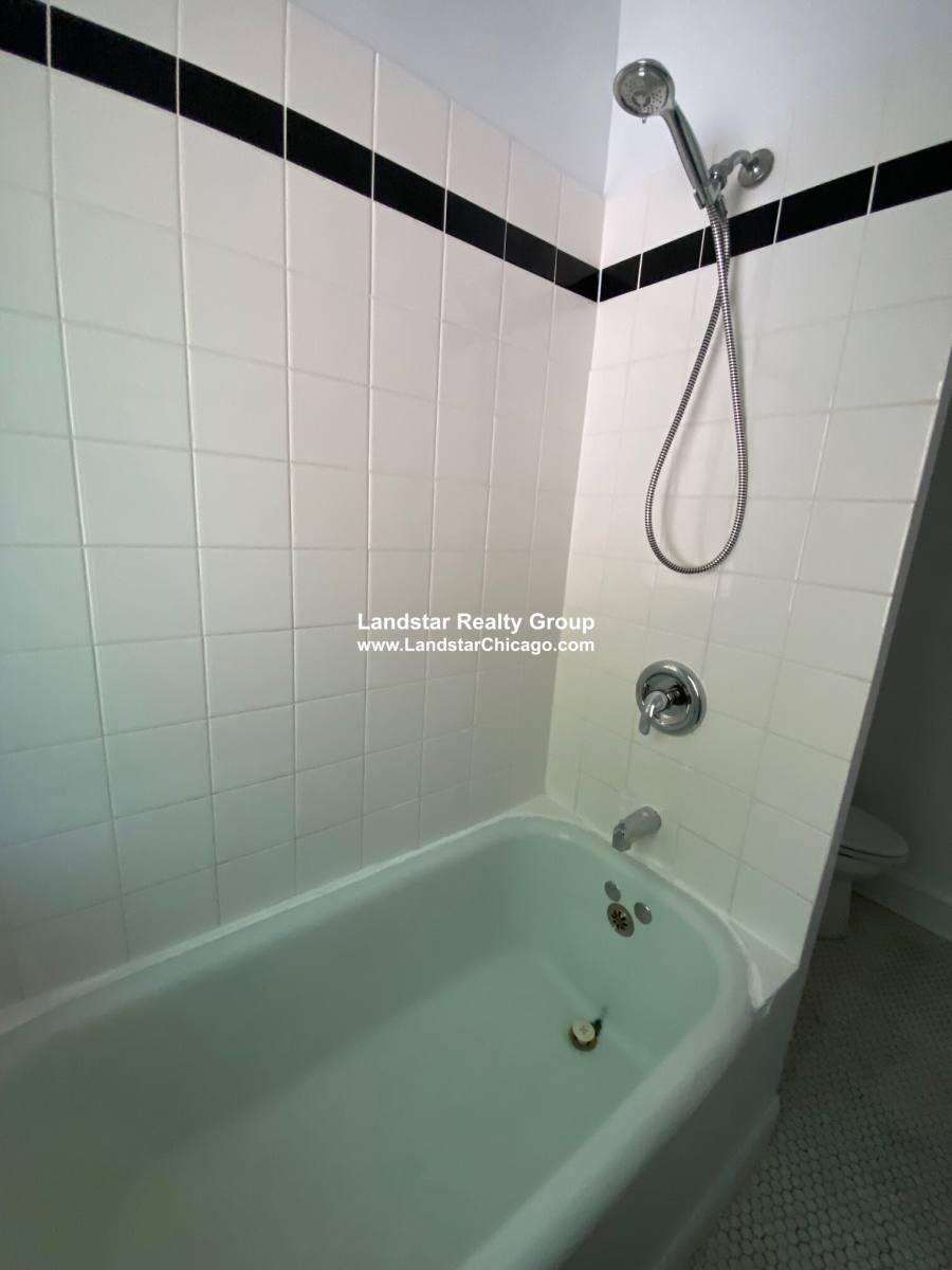 Apartment for rent at 832 Reba Place #1N, Evanston, IL 60202