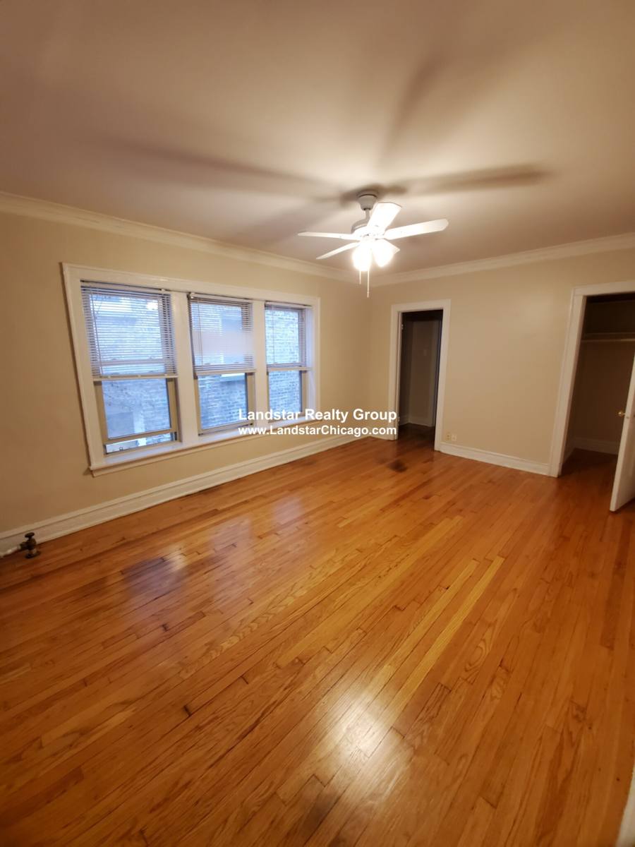 Apartment for rent at 1421 W Farwell #108, Chicago, IL 60626