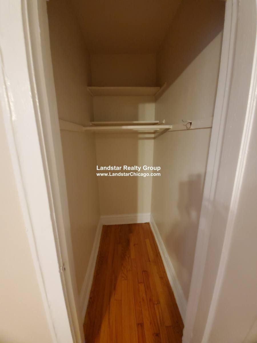 Apartment for rent at 1421 W Farwell #108, Chicago, IL 60626