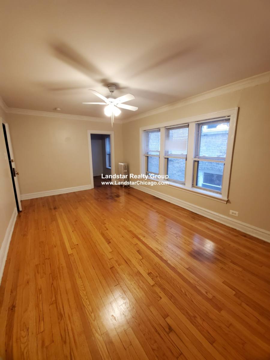Apartment for rent at 1421 W Farwell #108, Chicago, IL 60626