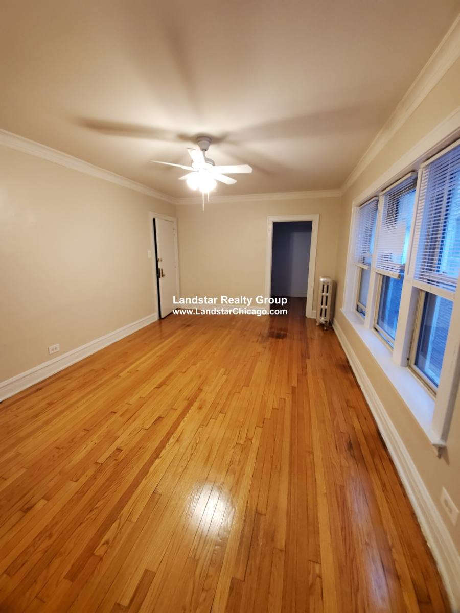 Apartment for rent at 1421 W Farwell #108, Chicago, IL 60626