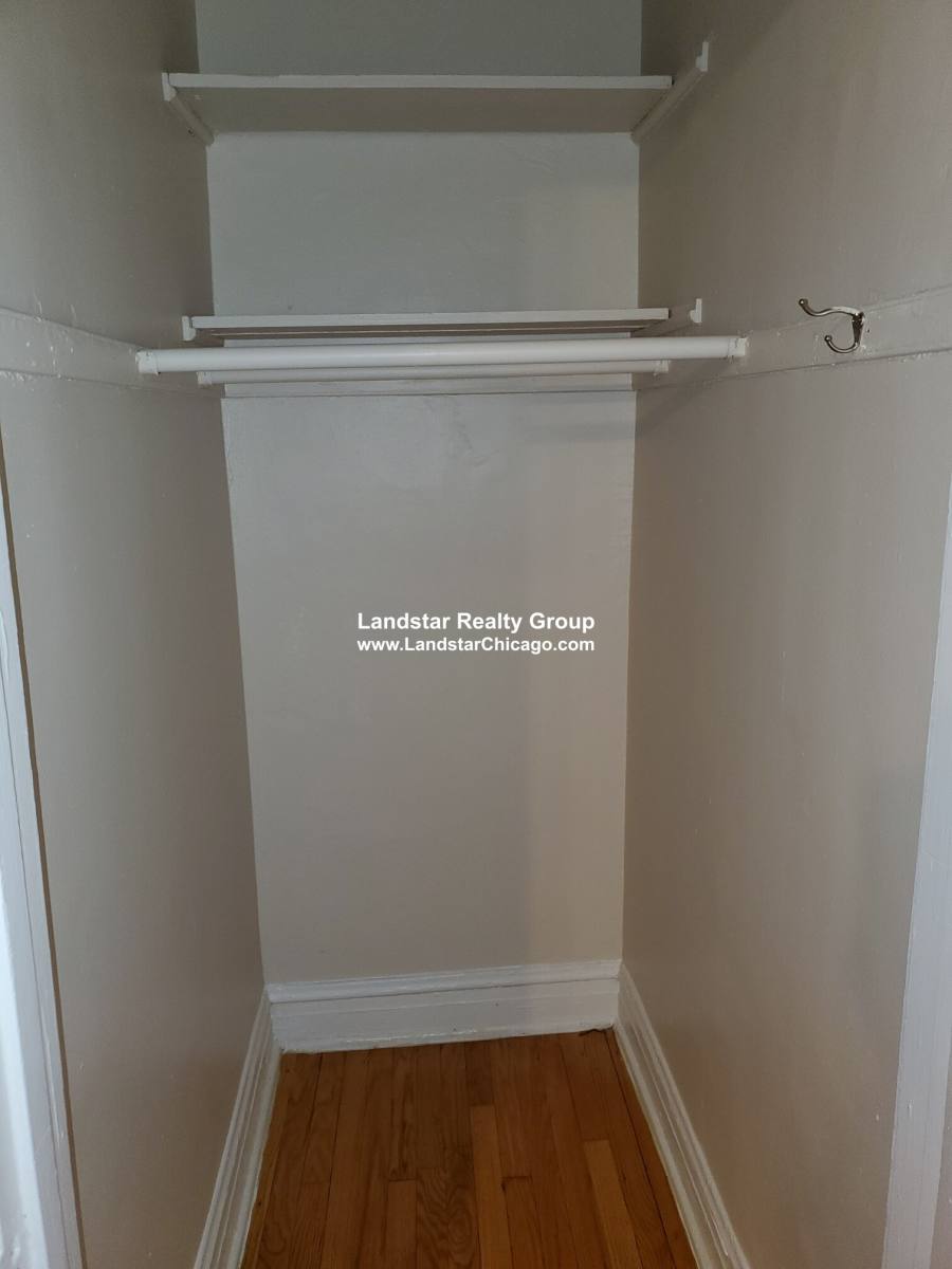 Apartment for rent at 1421 W Farwell #108, Chicago, IL 60626