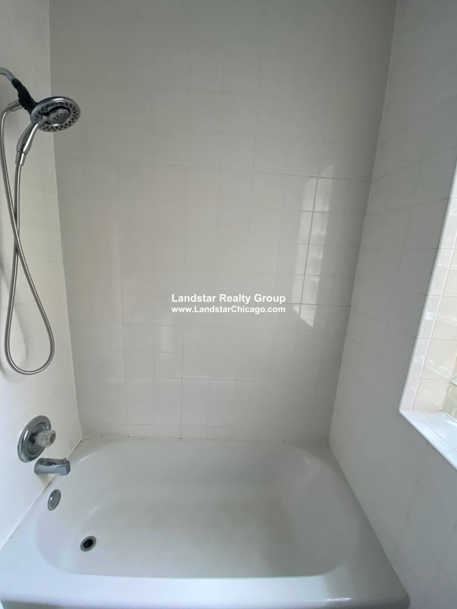 Apartment for rent at 548 Elmwood #2, Chicago, IL 60620
