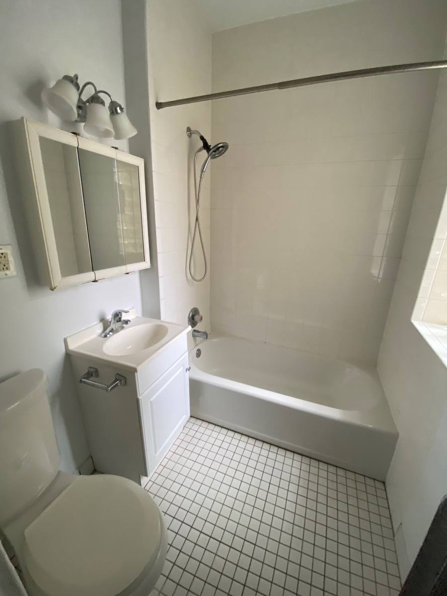 Apartment for rent at 548 Elmwood #2, Chicago, IL 60620