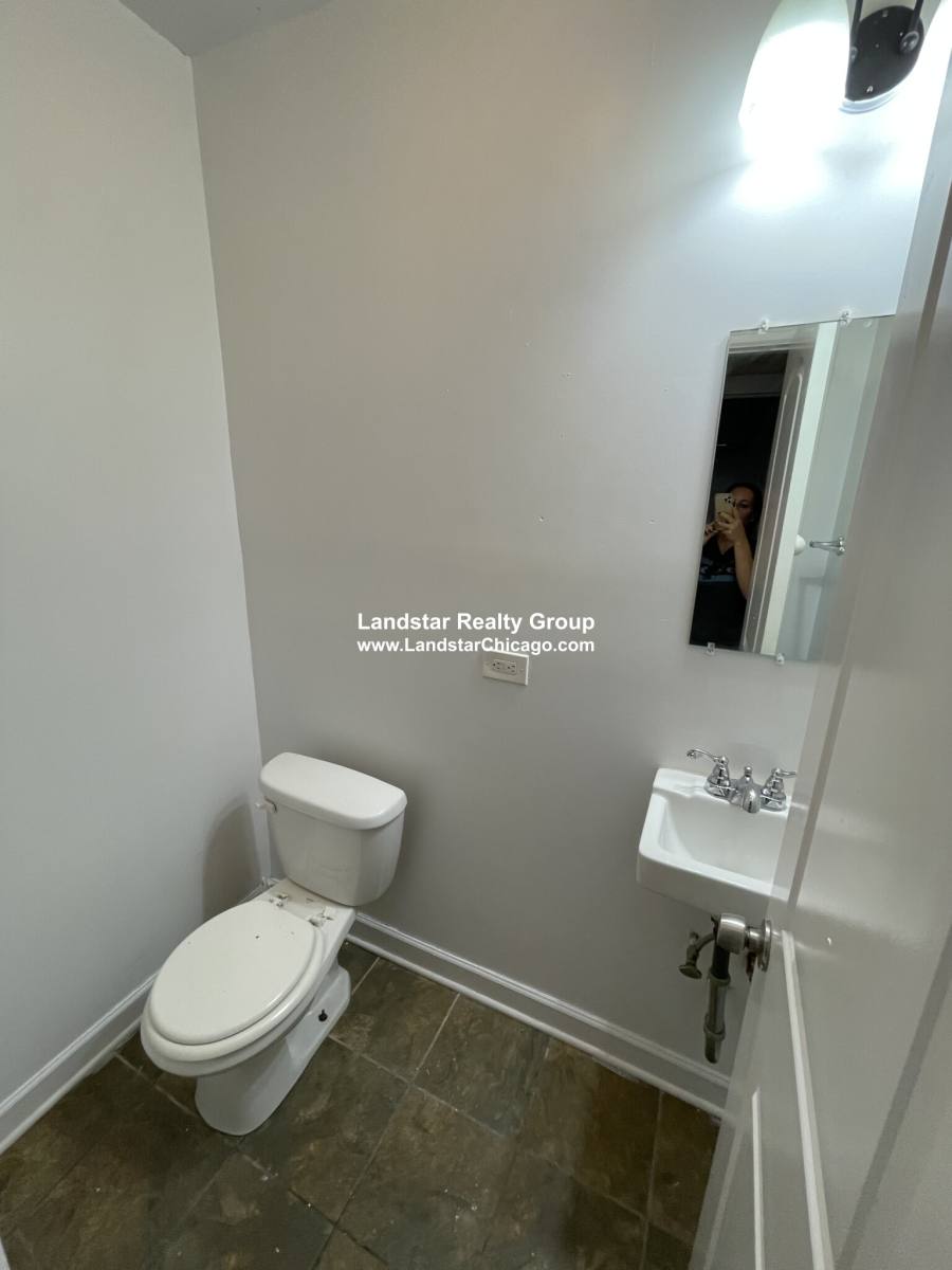 Apartment for rent at 4866 N Magnolia Ave #101, Chicago, IL 60626