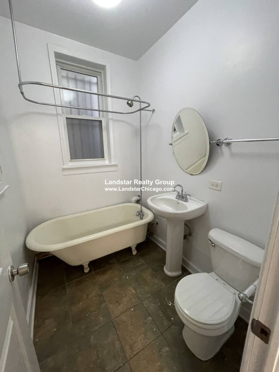 Apartment for rent at 4866 N Magnolia Ave #101, Chicago, IL 60626