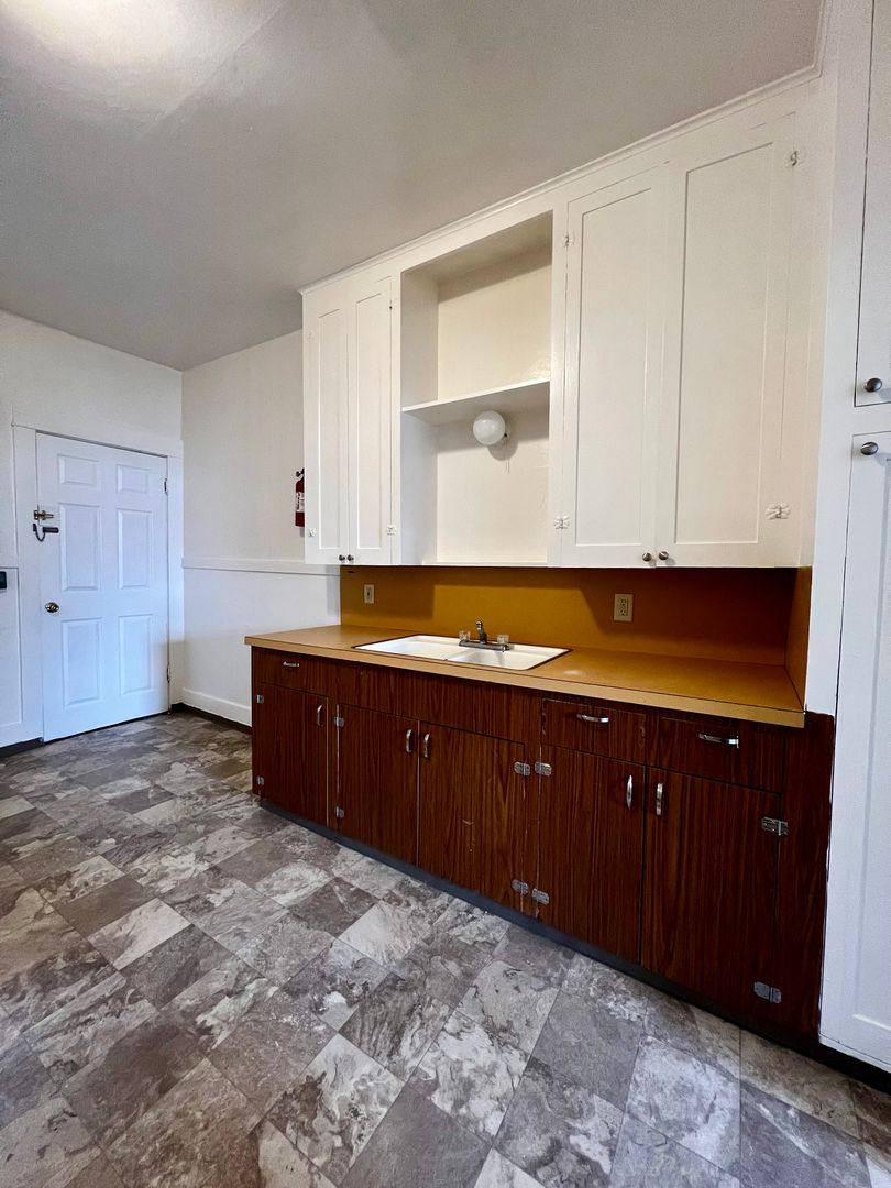 Apartment for rent at 301 S 4th Ave, Yakima, WA 98902