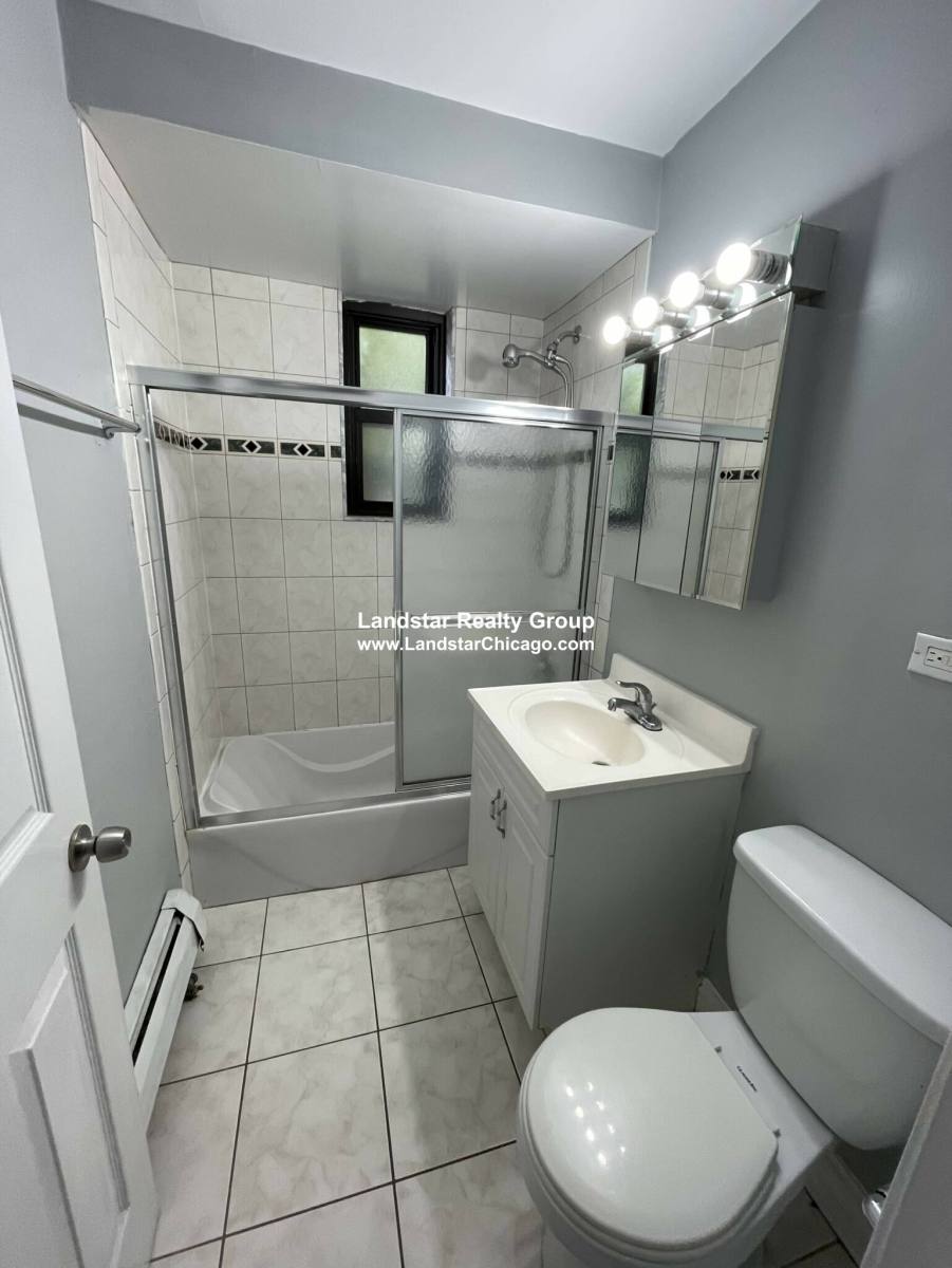 Apartment for rent at 7328 N Ridge Blvd #1W, Chicago, IL 60645