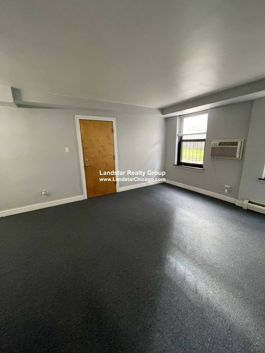Apartment for rent at 7328 N Ridge Blvd #1W, Chicago, IL 60645