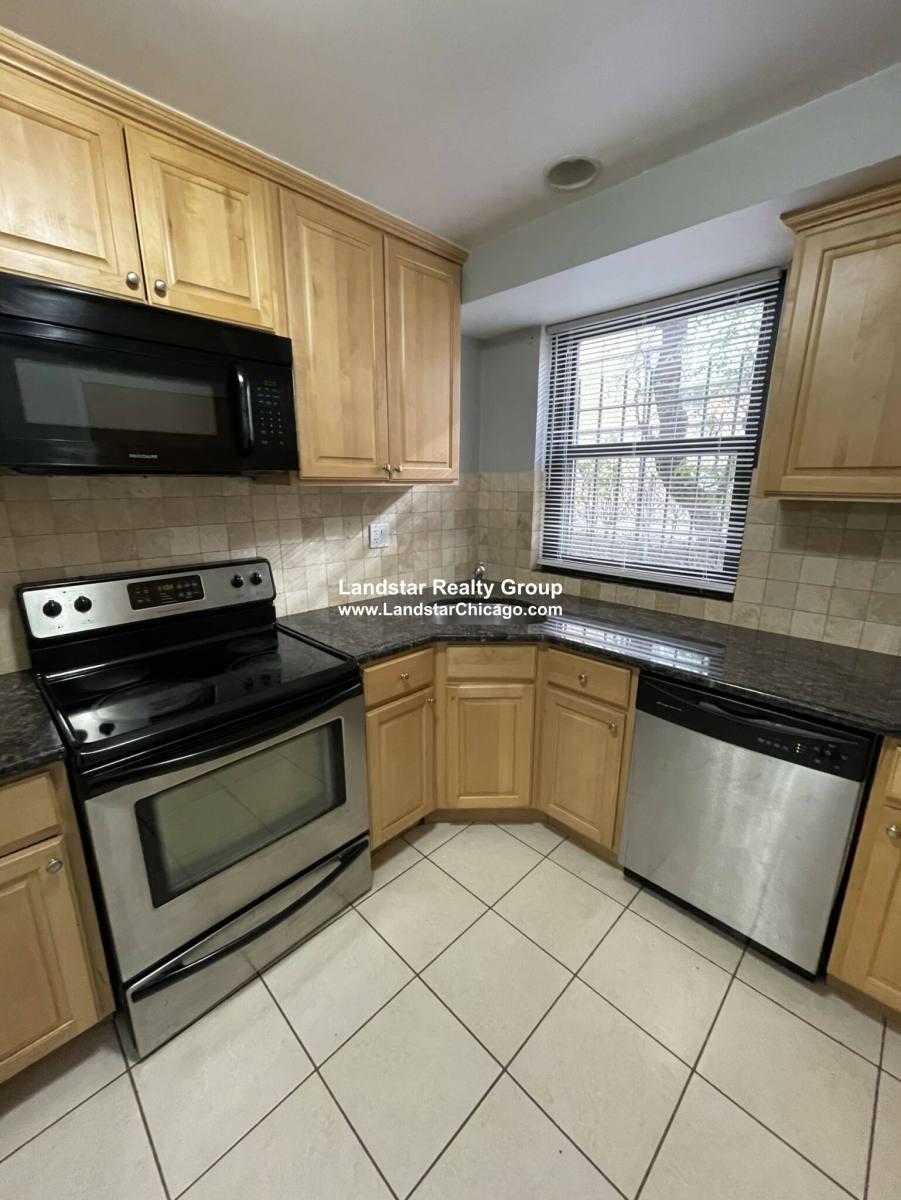 Apartment for rent at 7328 N Ridge Blvd #1W, Chicago, IL 60645