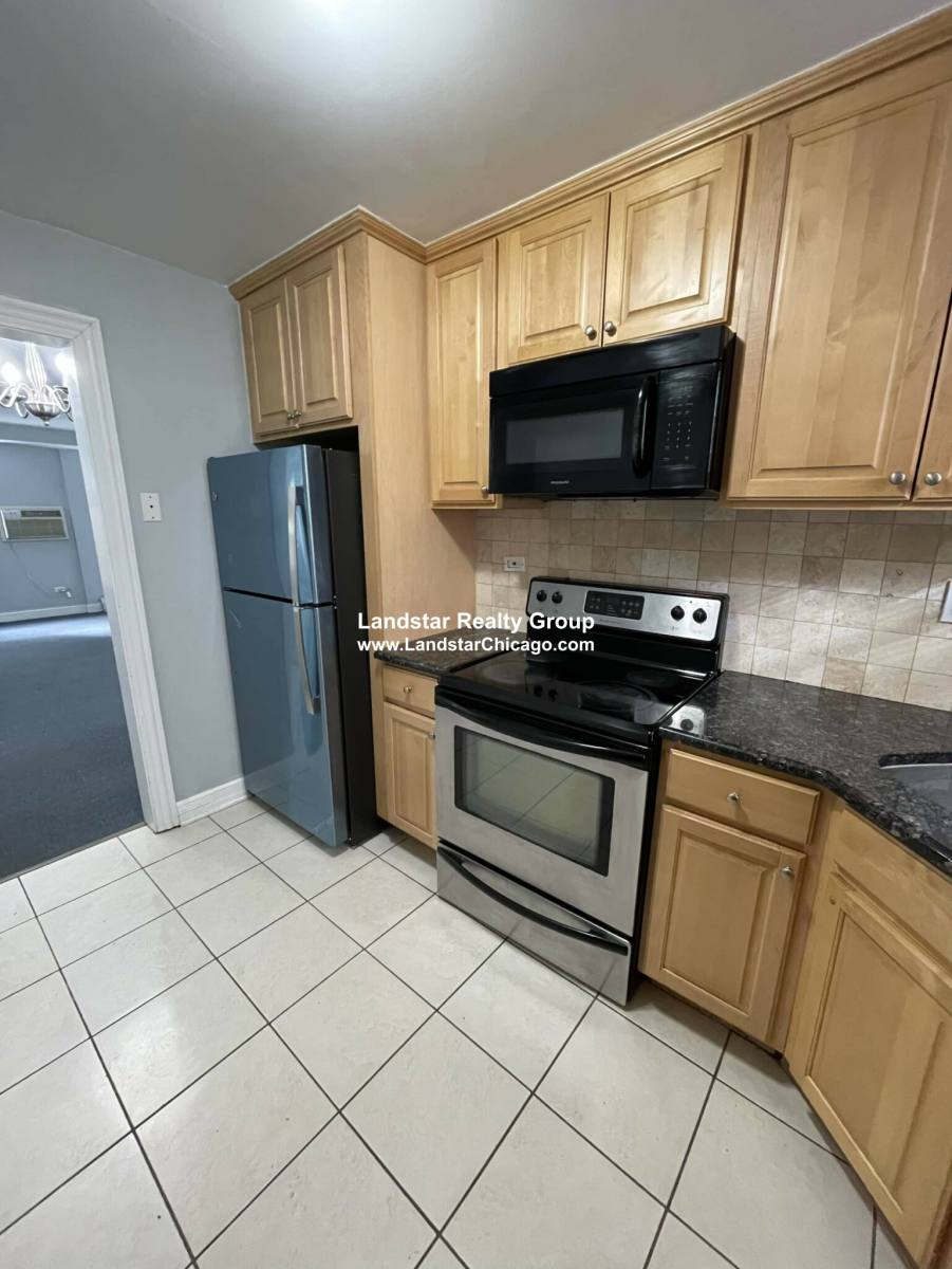 Apartment for rent at 7328 N Ridge Blvd #1W, Chicago, IL 60645