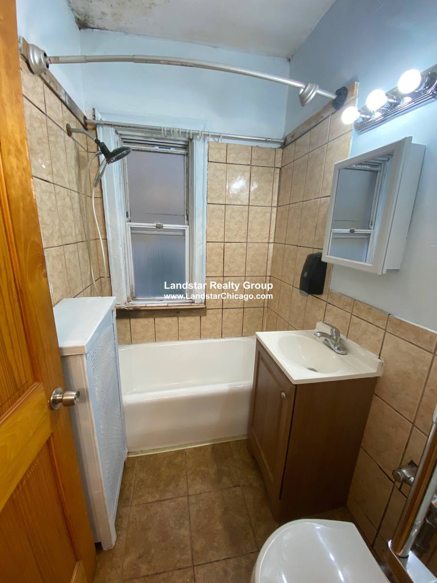 Apartment for rent at 4929 Whipple #1W, Chicago, IL 60625
