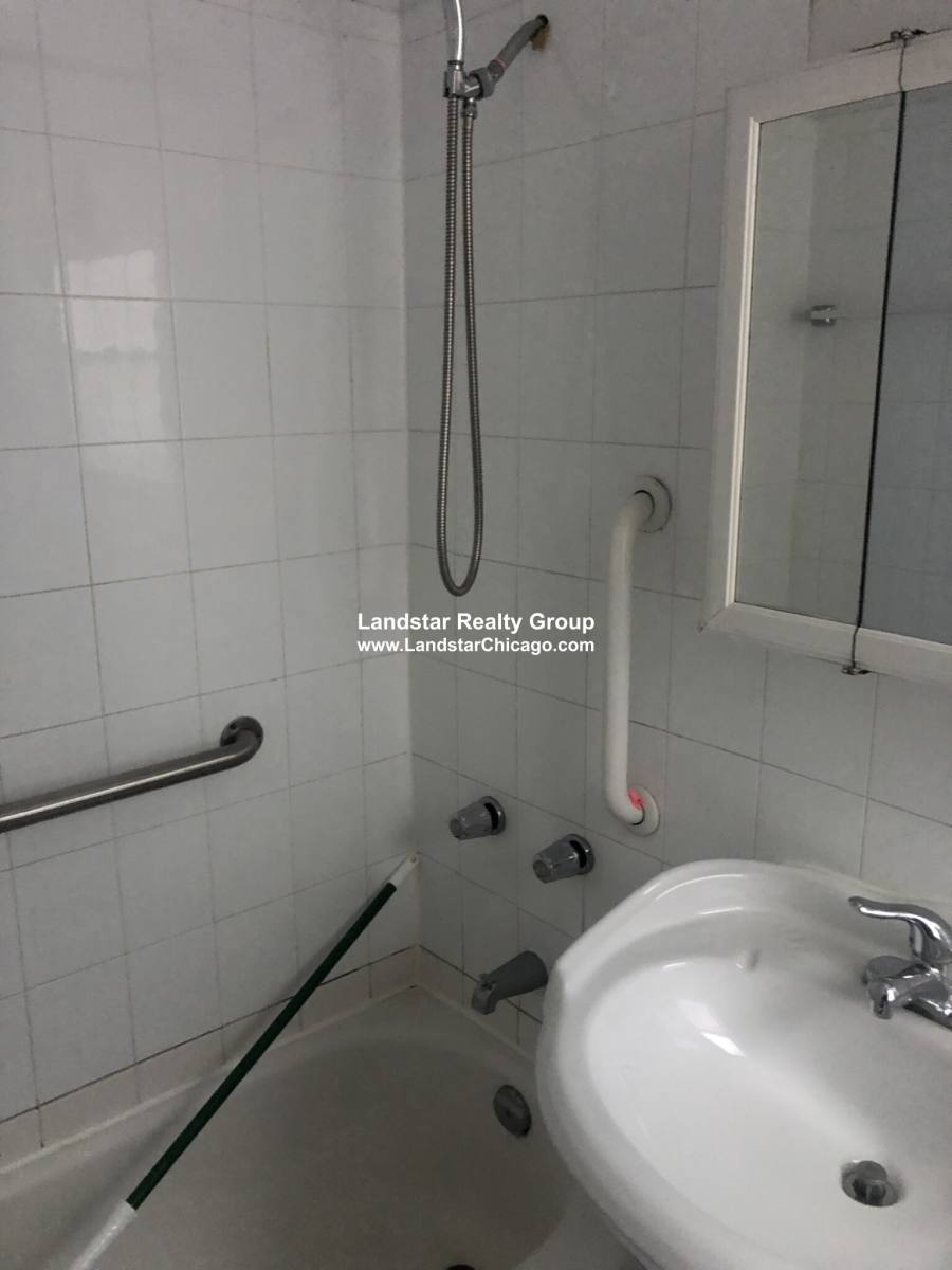 Apartment for rent at 4047 N Mozart Ave #2W, Chicago, IL 60618