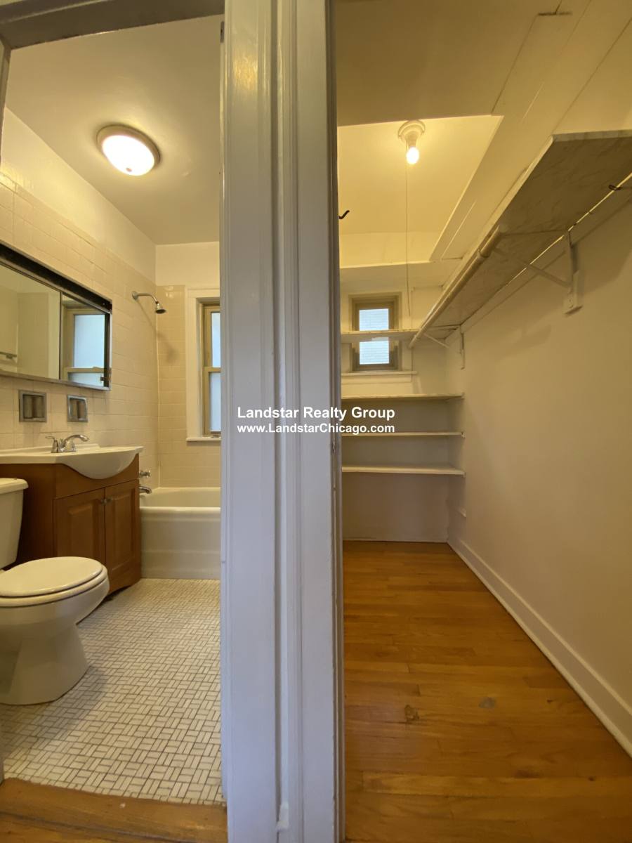 Apartment for rent at 2815 W Berteau #2, Chicago, IL 60618