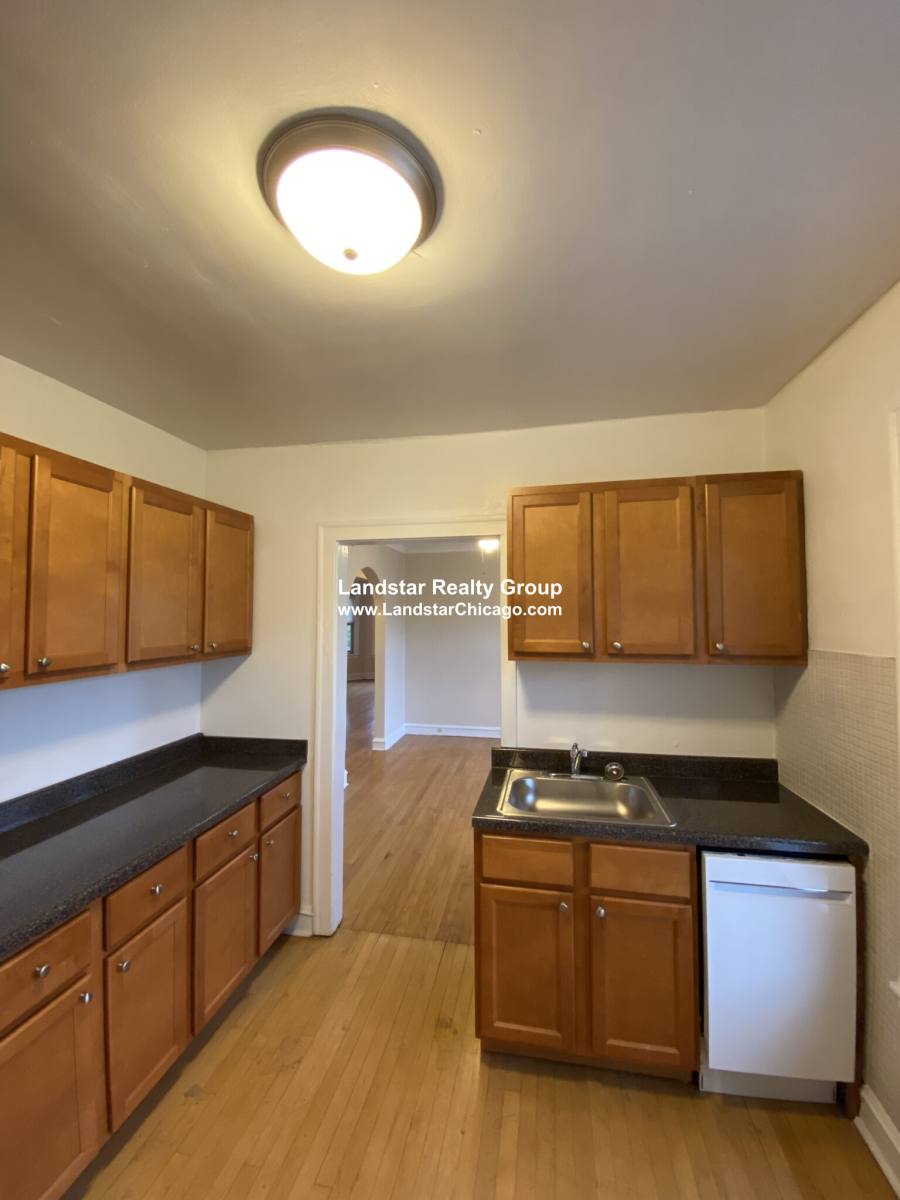 Apartment for rent at 2815 W Berteau #2, Chicago, IL 60618