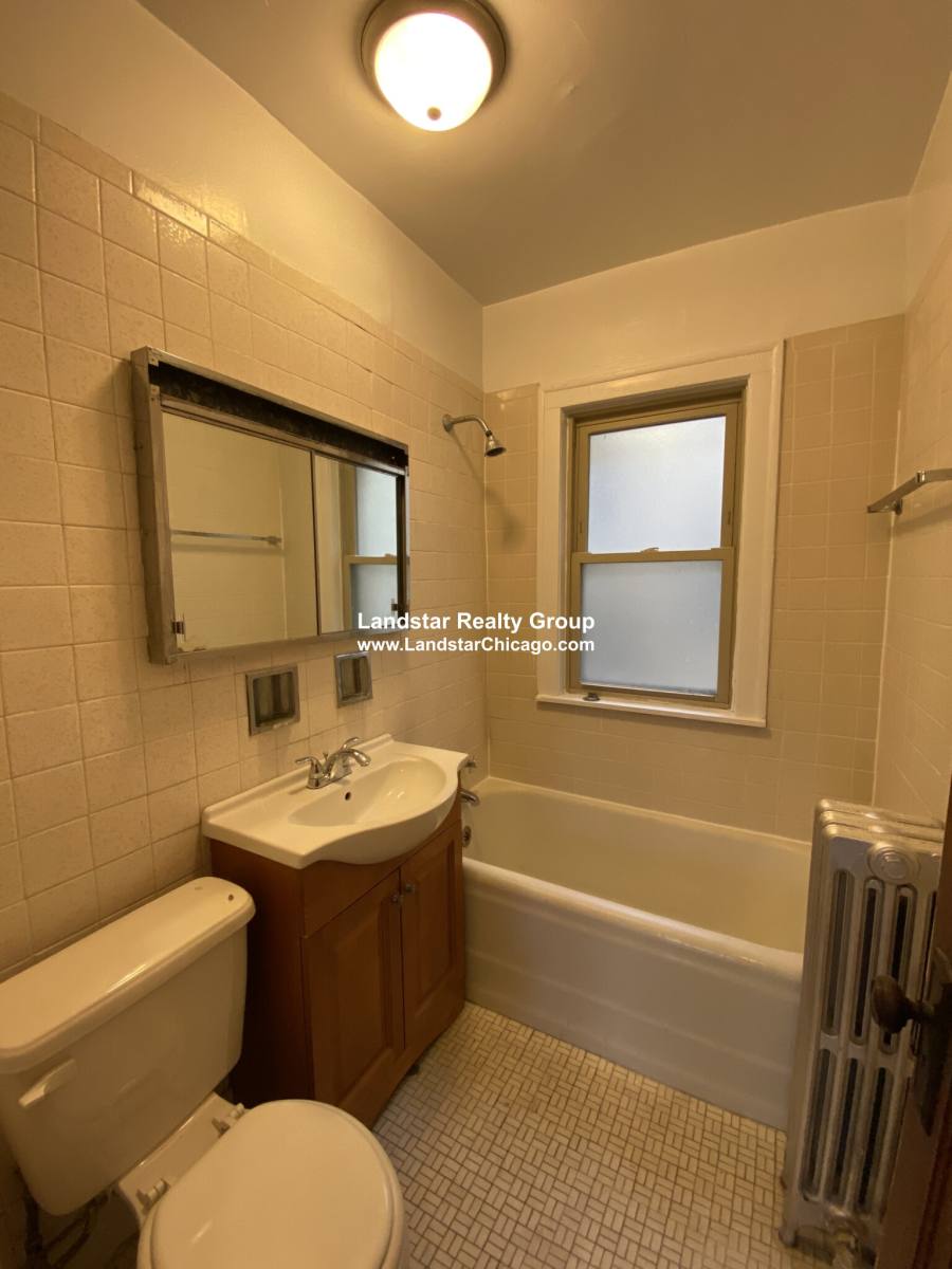 Apartment for rent at 2815 W Berteau #2, Chicago, IL 60618