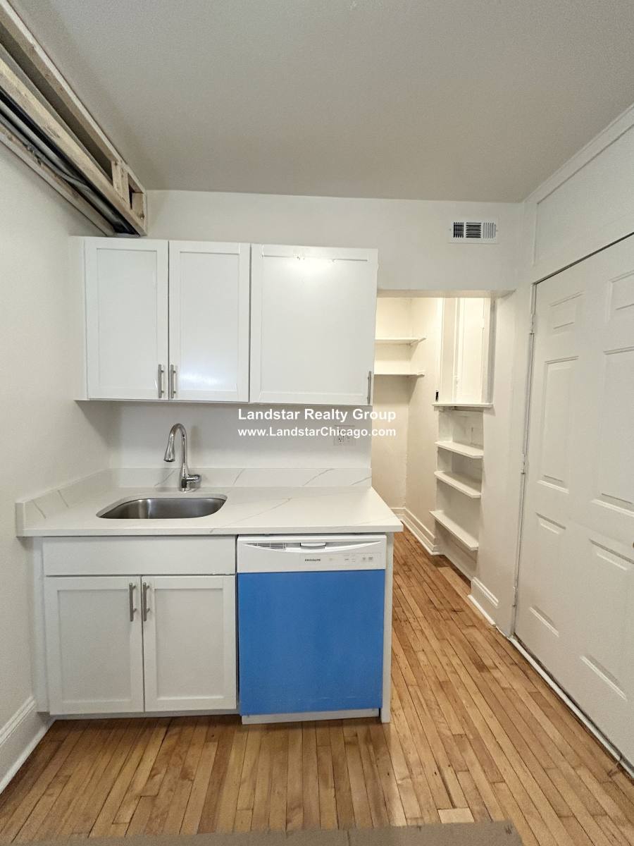 Apartment for rent at 4418 N Whipple #3, Chicago, IL 60625