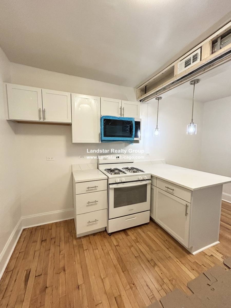 Apartment for rent at 4418 N Whipple #3, Chicago, IL 60625
