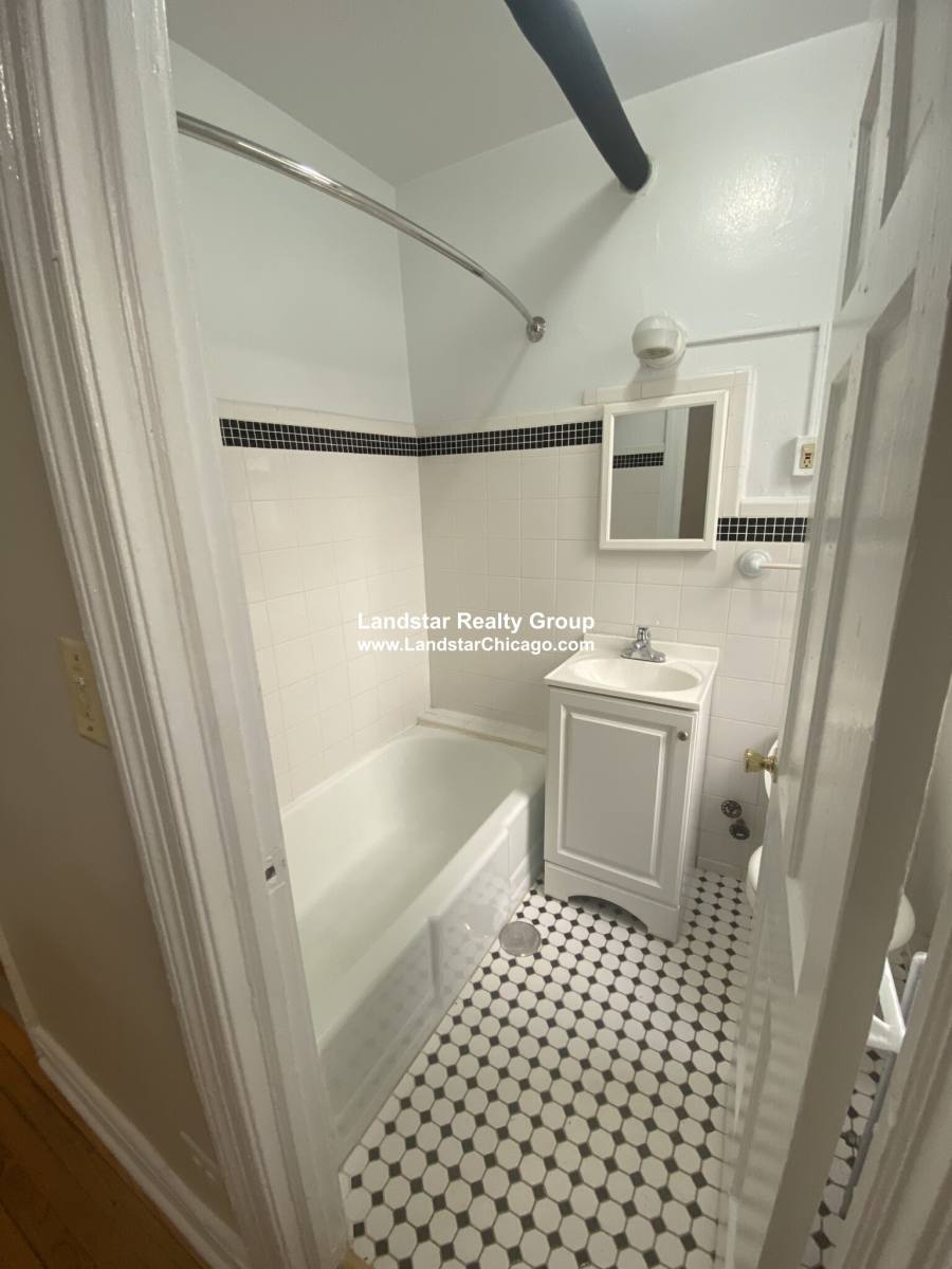 Apartment for rent at 6912 N Ravenswood #1B, Chicago, IL 60626