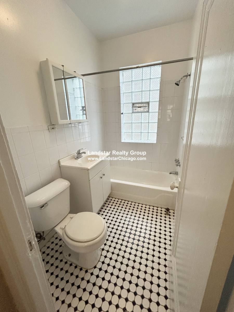 Apartment for rent at 40455 N Mozart #2W, Chicago, IL 60641