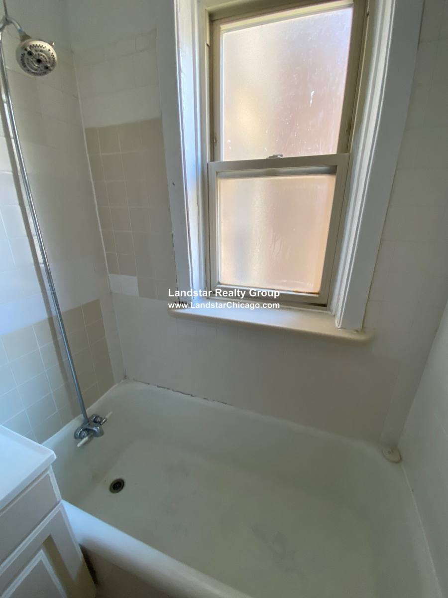 Apartment for rent at 1967 W Foster #3, Chicago, IL 60625