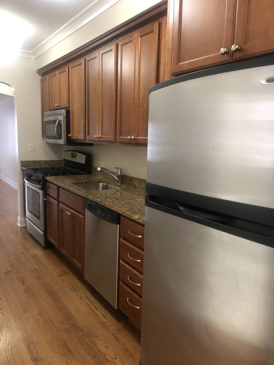 Apartment for rent at 2706 W Ainslie #2E, Chicago, IL 60625