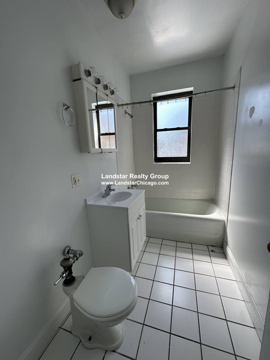Apartment for rent at 927 Forest Ave #2E, Evanston, IL 60202
