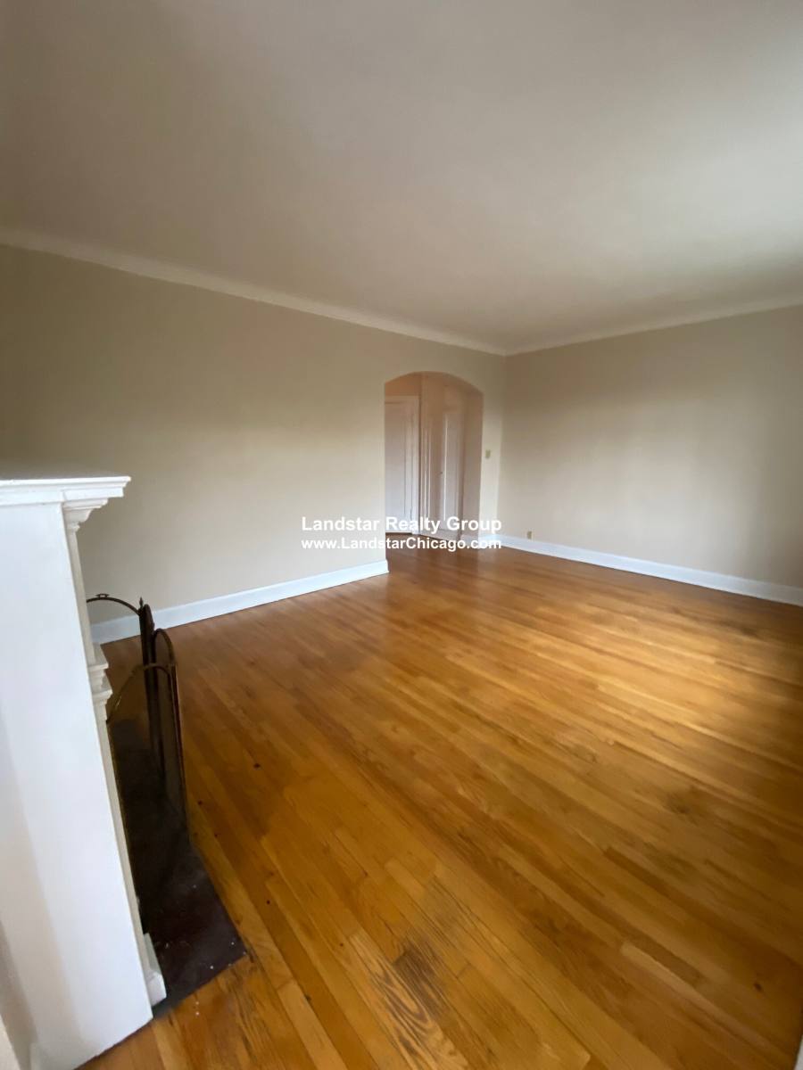 Apartment for rent at 1107 Lake #3S, Evanston, IL 60202