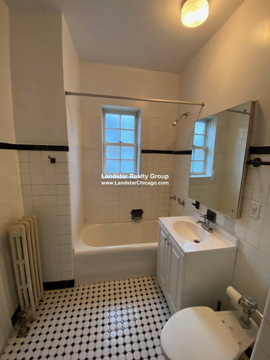 Apartment for rent at 1107 Lake #3S, Evanston, IL 60202