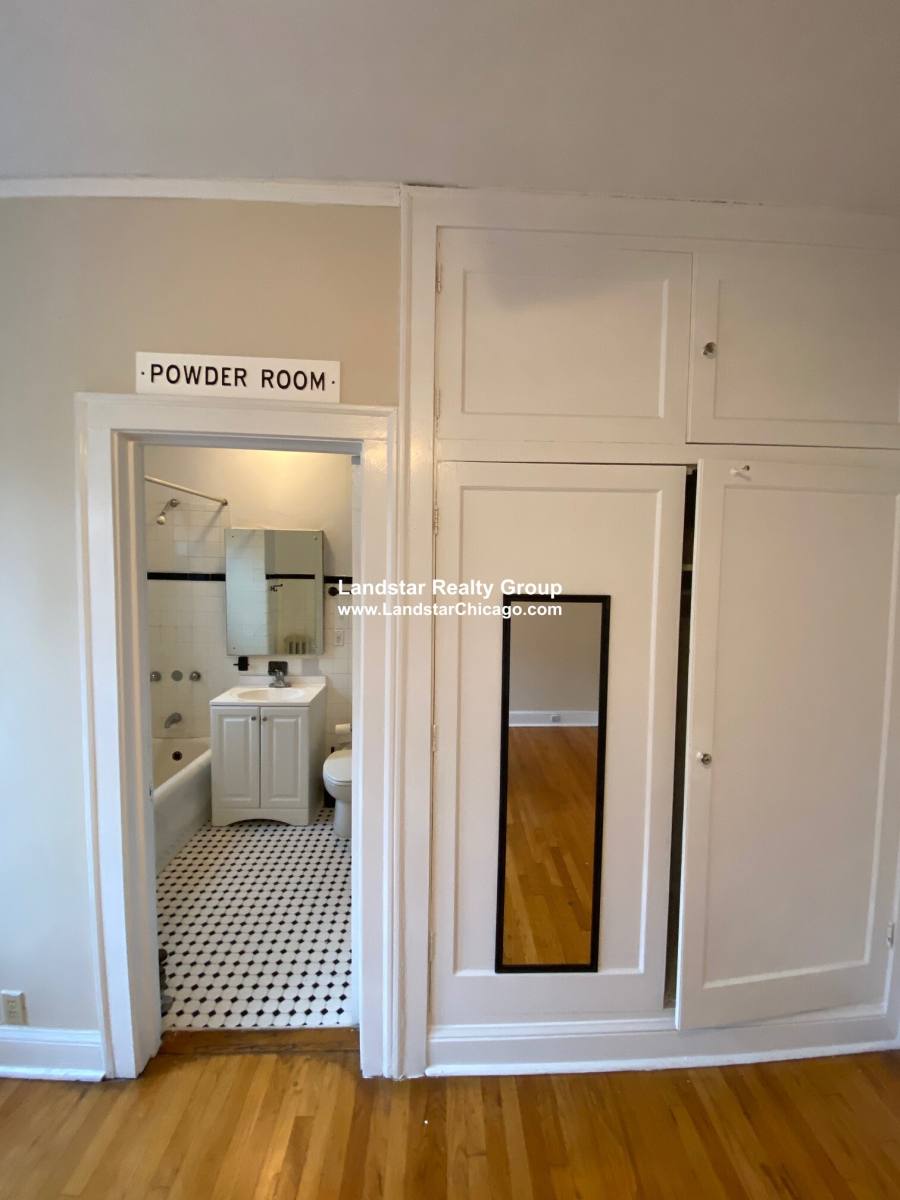 Apartment for rent at 1107 Lake #3S, Evanston, IL 60202