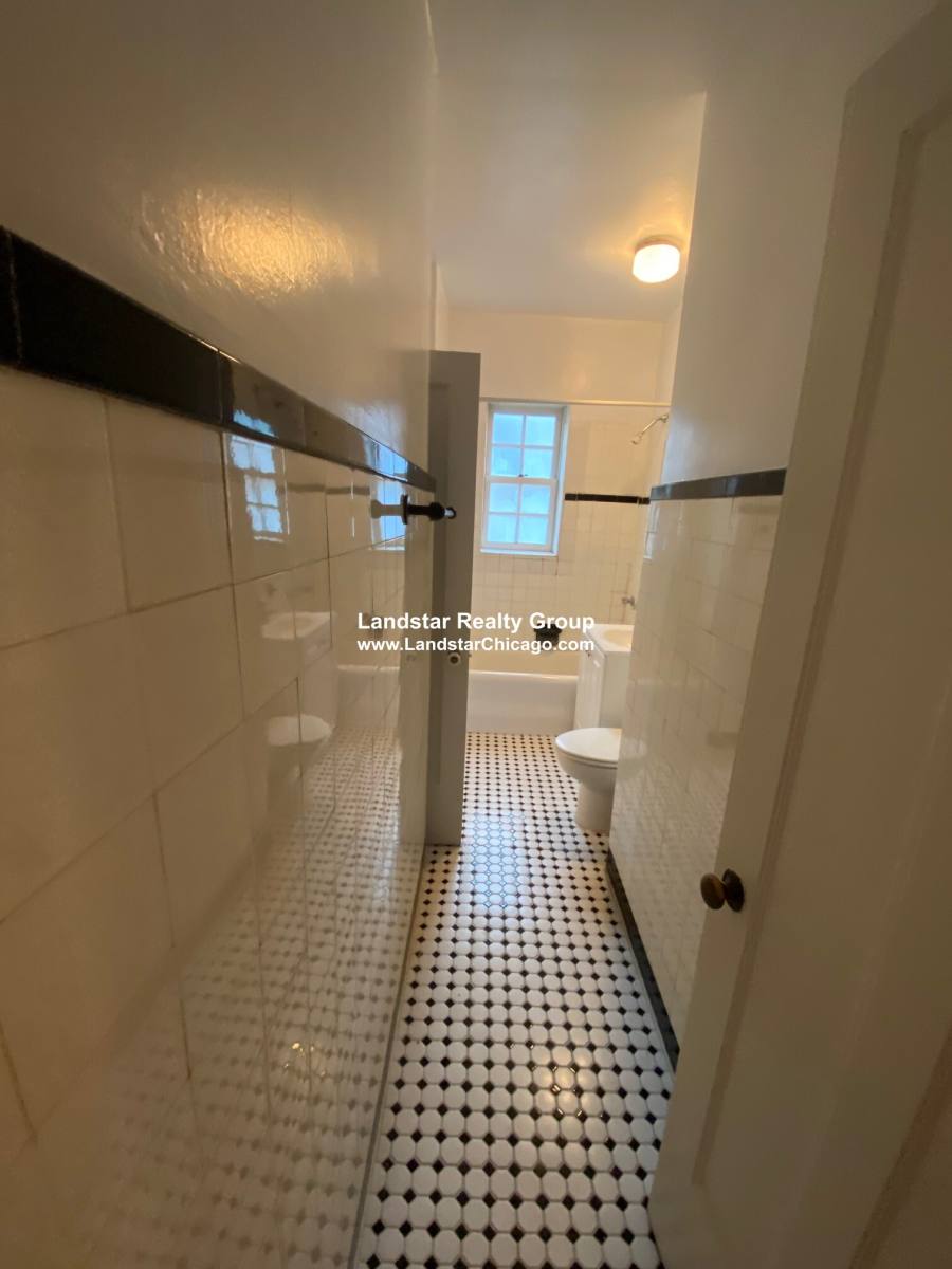Apartment for rent at 1107 Lake #3S, Evanston, IL 60202