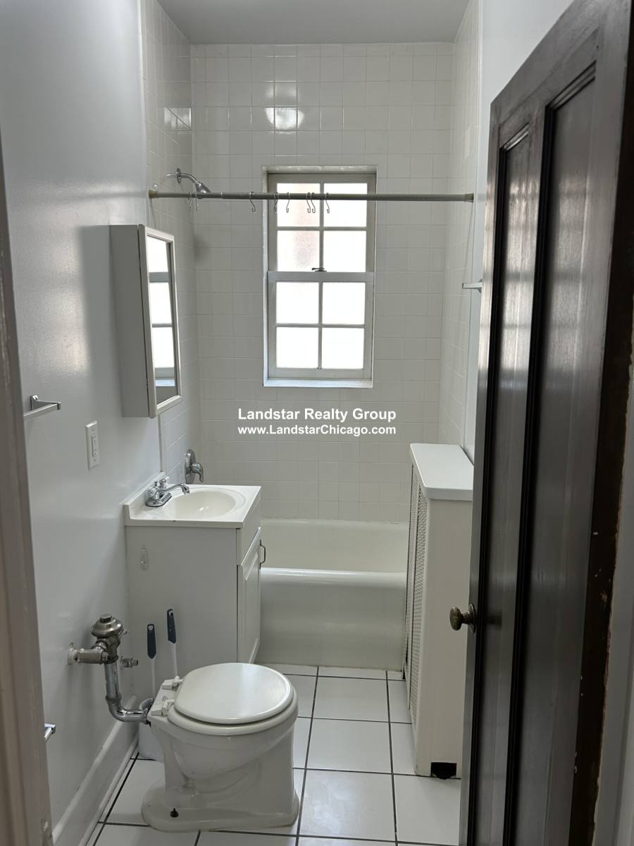 Apartment for rent at 1111 Lake #2, Evanston, IL 60202