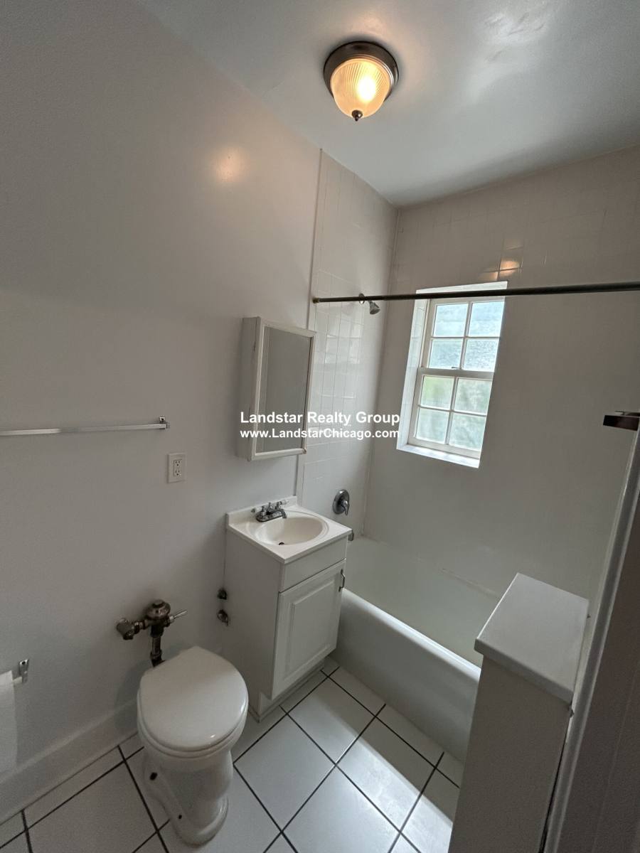 Apartment for rent at 1111 Lake #2, Evanston, IL 60202