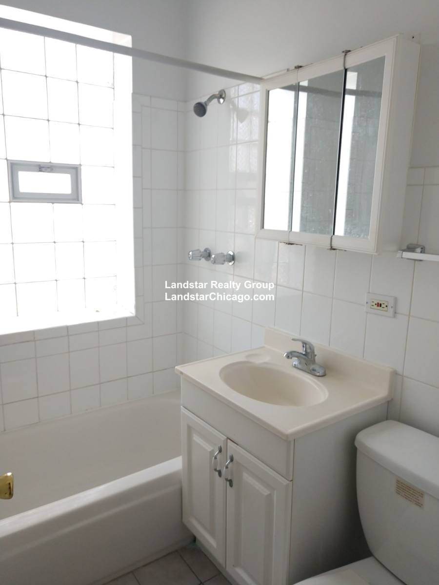 Apartment for rent at 40455 N Mozart #1E, Chicago, IL 60618