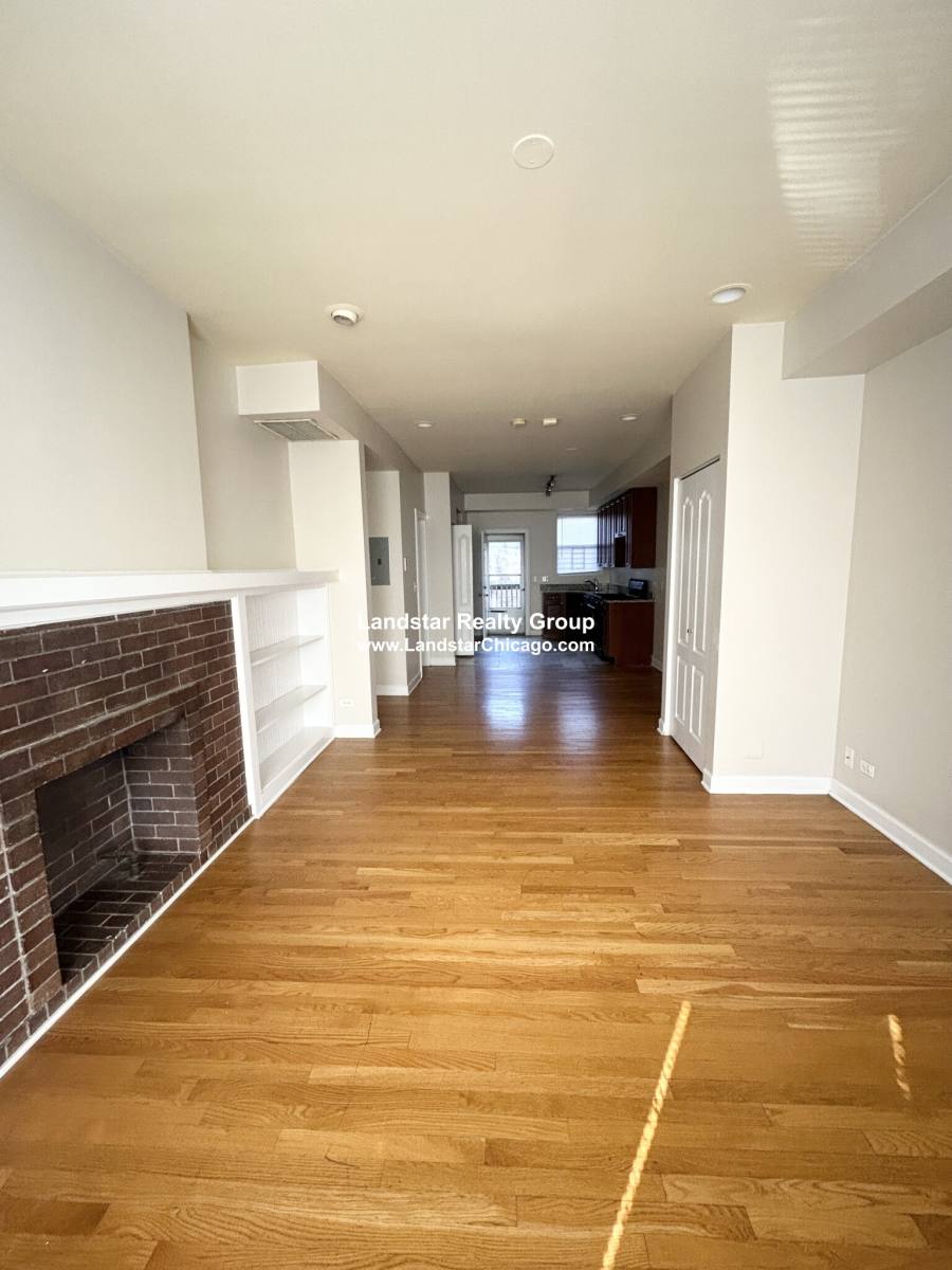 Apartment for rent at 7460 N Greenview #2, Chicago, IL 60626