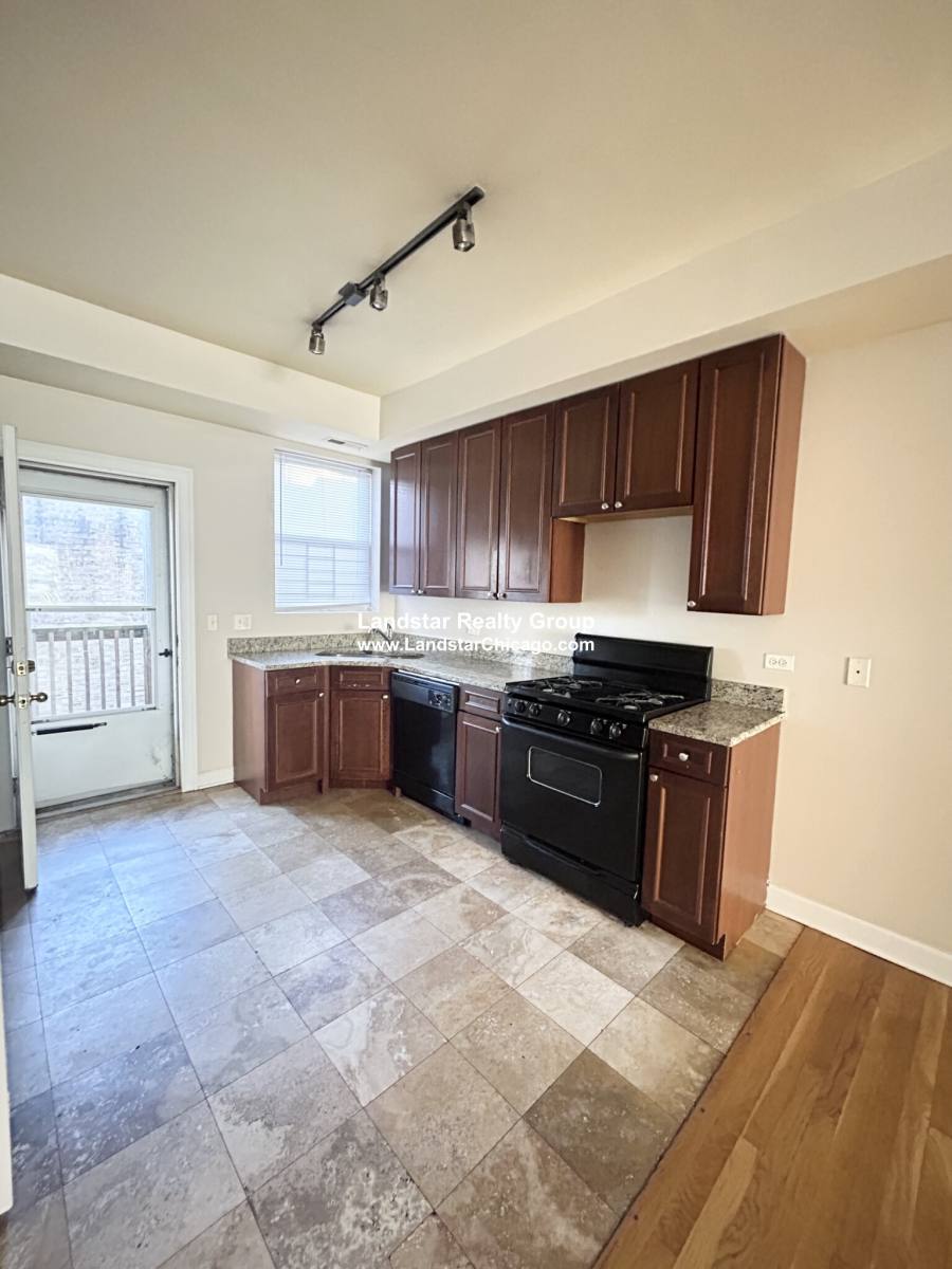Apartment for rent at 7460 N Greenview #2, Chicago, IL 60626