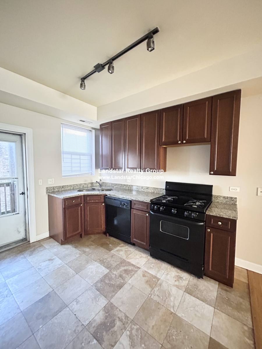 Apartment for rent at 7460 N Greenview #2, Chicago, IL 60626