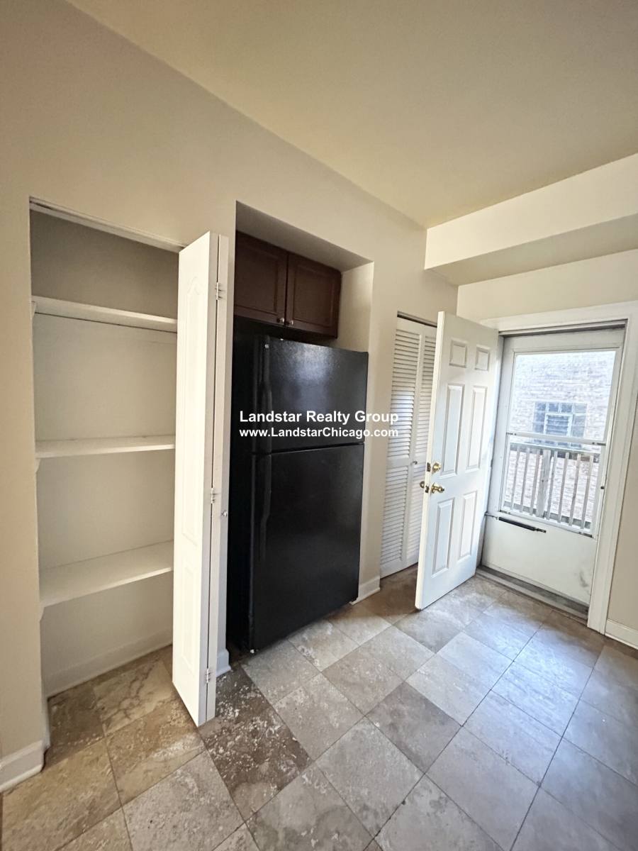 Apartment for rent at 7460 N Greenview #2, Chicago, IL 60626