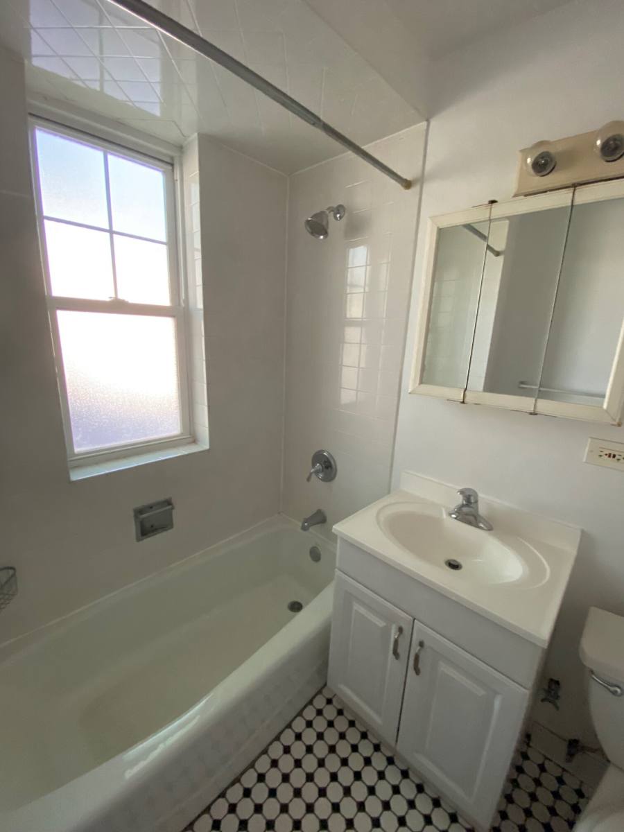 Apartment for rent at 800 Seward #2, Evanston, IL 60202