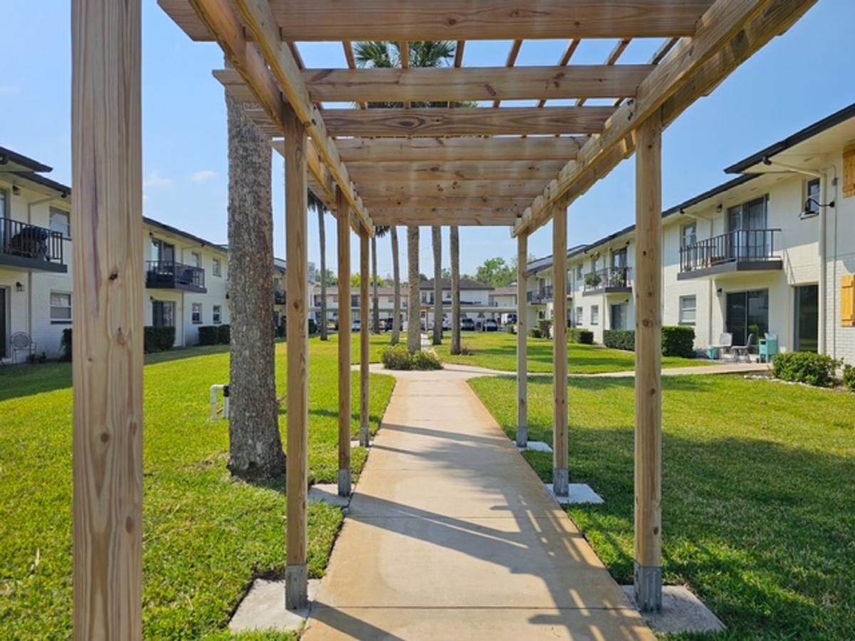 Apartment for rent at 711 E 1st St, Sanford, FL 32771