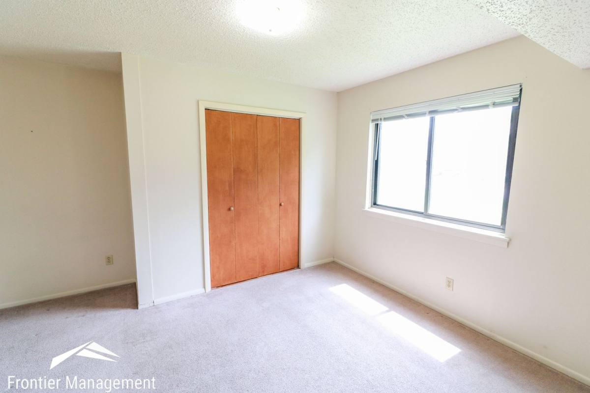 Apartment for rent at 1500 McCain Lane, Manhattan, KS 66502