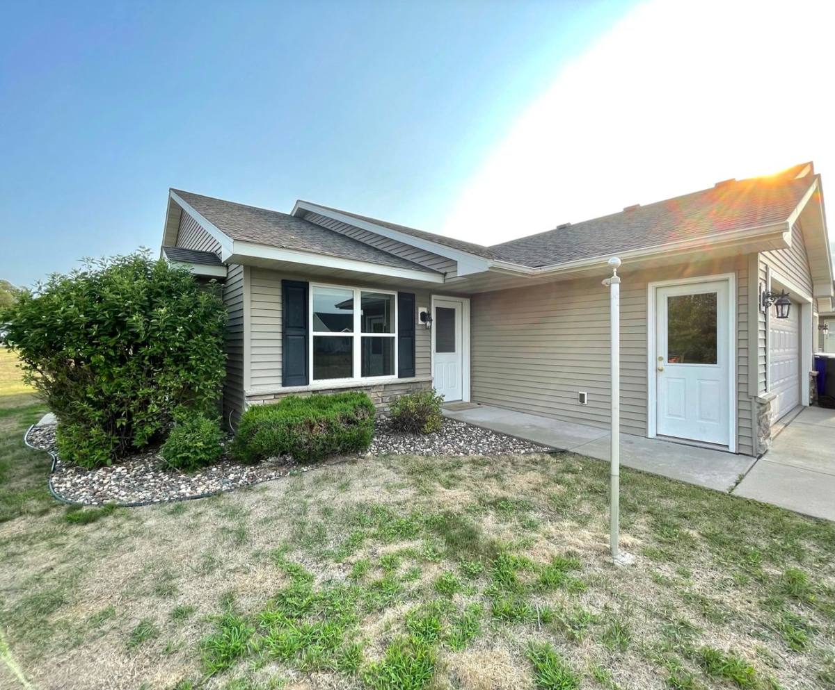 Townhouse for rent at 647-A W 9th, New Richmond, WI 54017