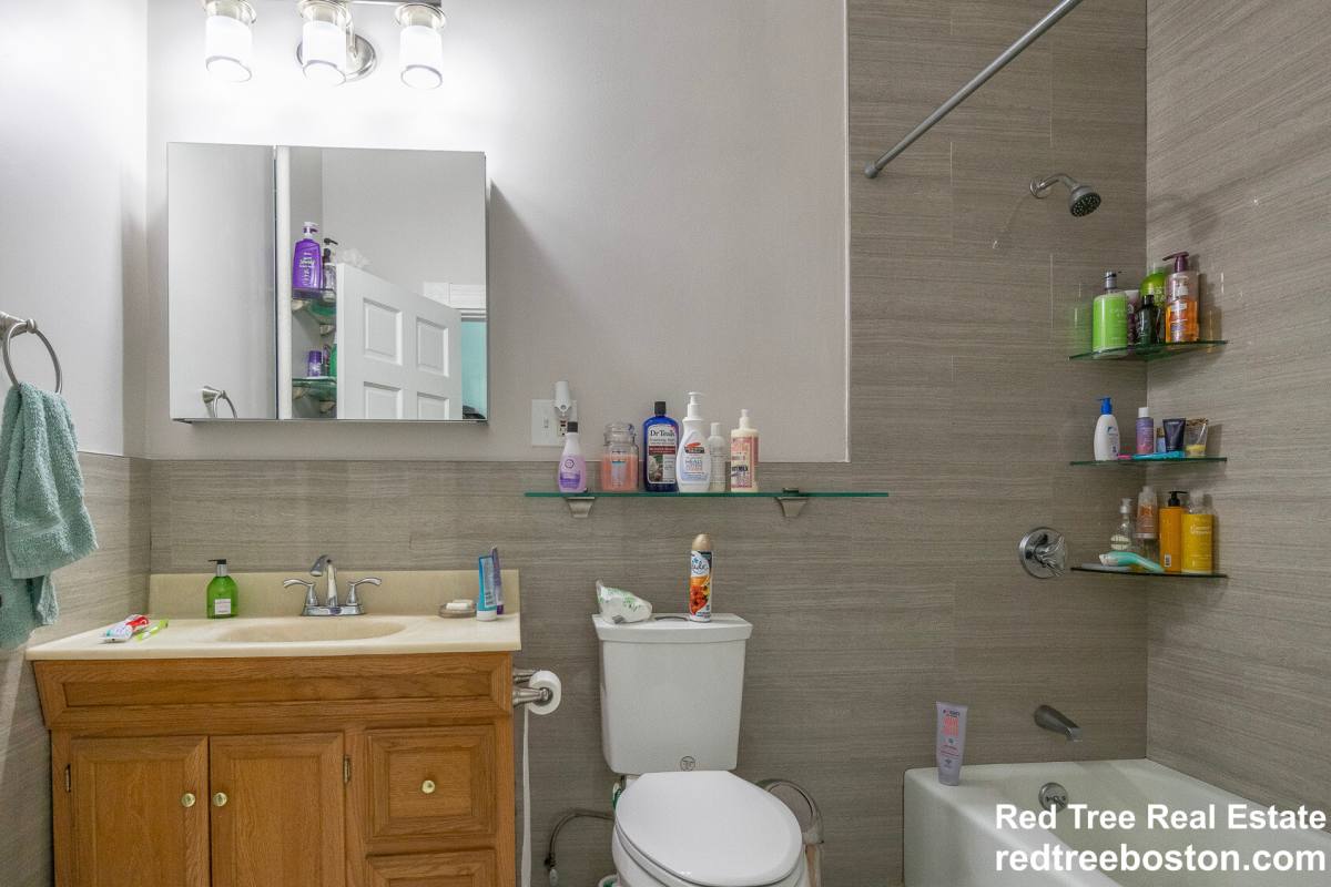 Apartment for rent at 872 Huntington Ave #1, Boston, MA 02115