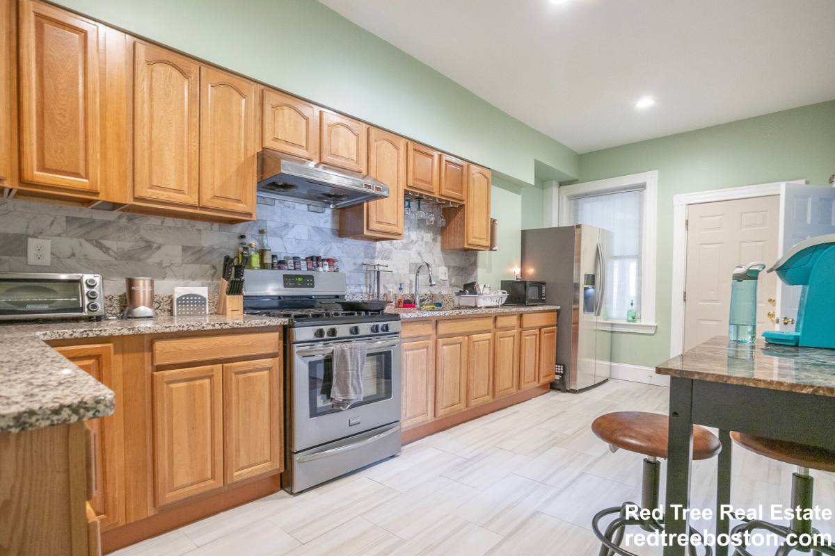 Apartment for rent at 872 Huntington Ave #1, Boston, MA 02115