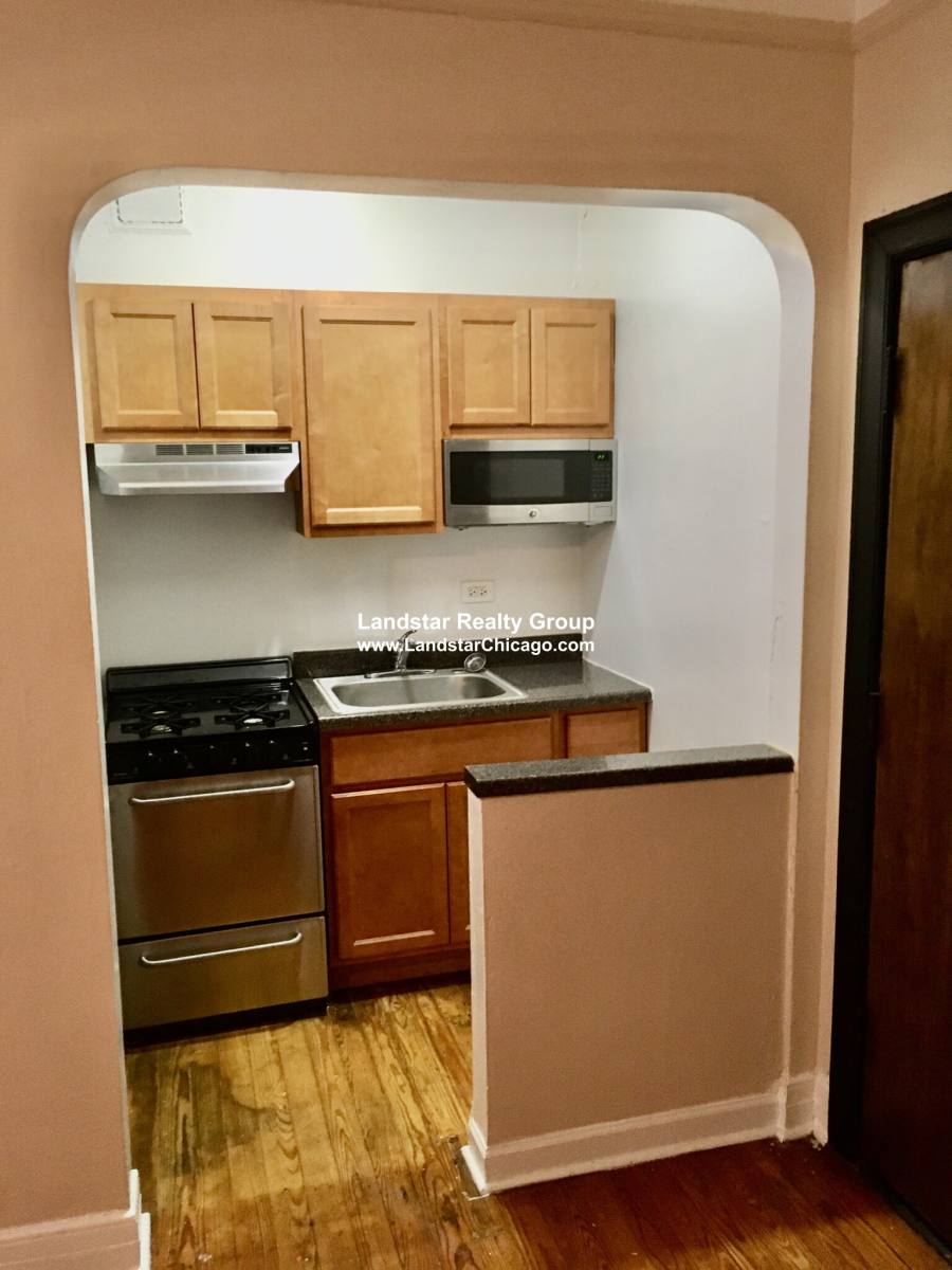 Apartment for rent at 948 W Cuyler Ave #115, Chicago, IL 60613