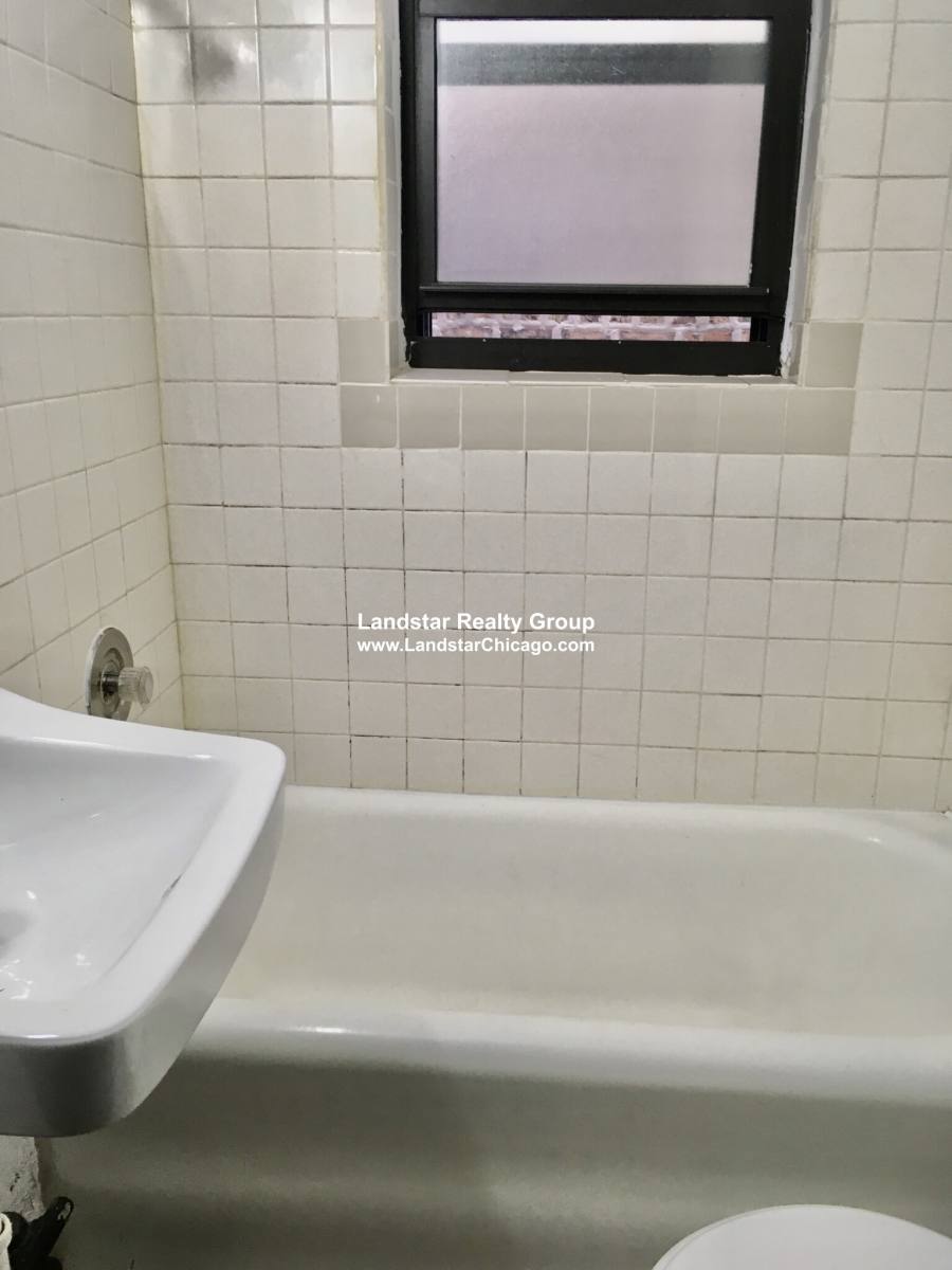 Apartment for rent at 948 W Cuyler Ave #115, Chicago, IL 60613
