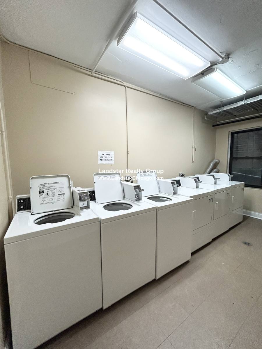 Apartment for rent at 948 W Cuyler Ave #115, Chicago, IL 60613