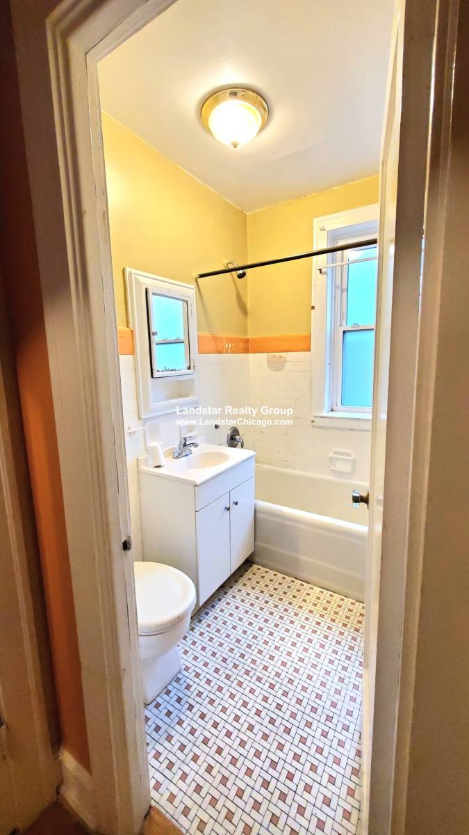 Apartment for rent at 1920 W Morse #2N, Chicago, IL 60640